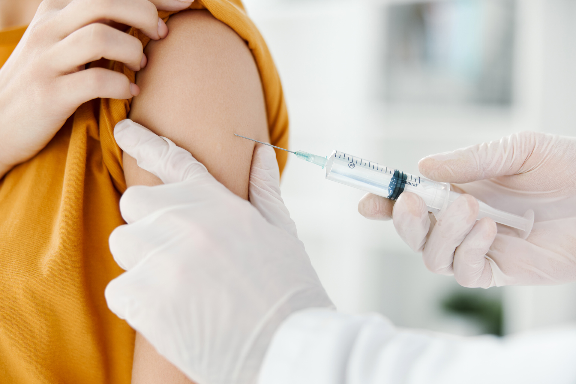 Así se puede evitar el dolor en brazo por la vacuna contra influenza