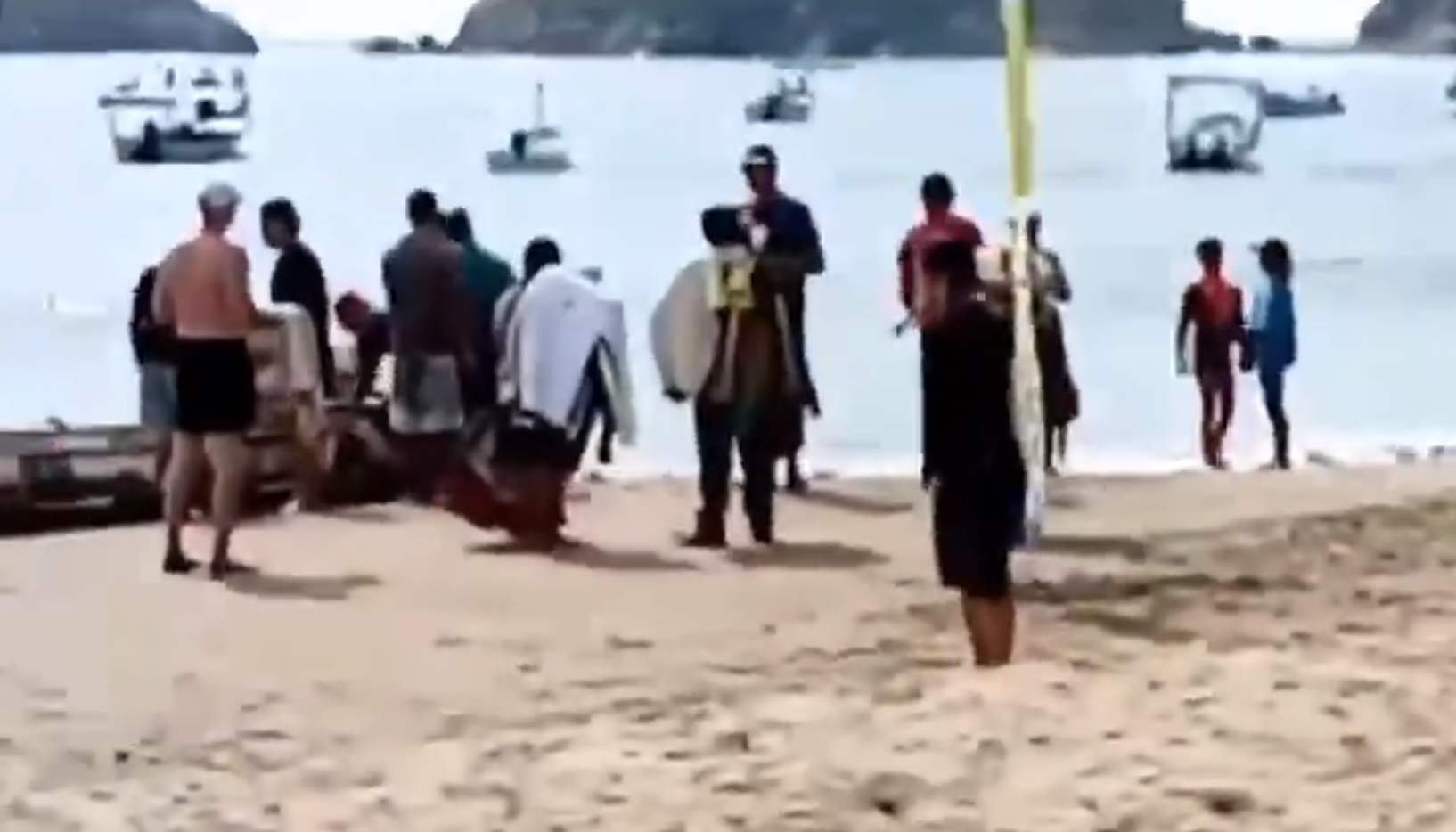 '¡No tiene una pierna!'; mujer muere tras ser atacada por tiburón en Jalisco