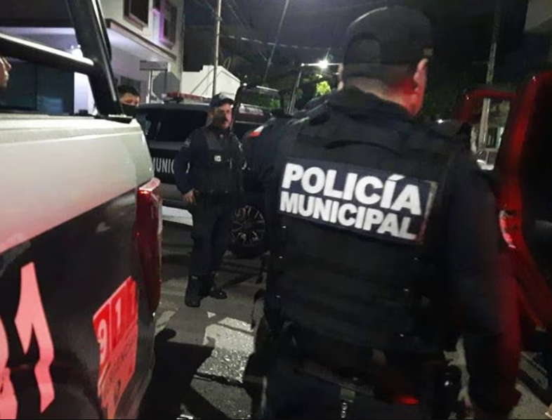 VIDEOS: balacera en alcaldía de CDMX deja un muerto y tres policías heridos