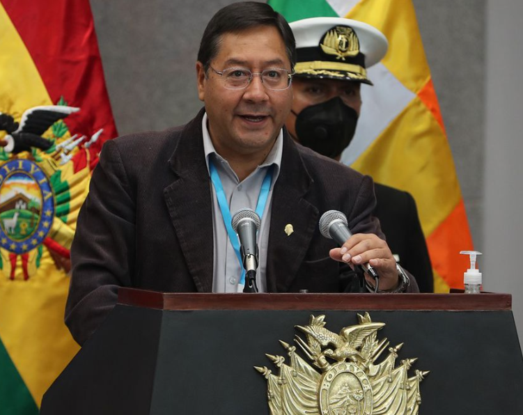 Arce también informó en sus redes sociales sobre la entrega simbólica del 'bastón de mando' del país a Choquehuanca. (ARCHIVO)