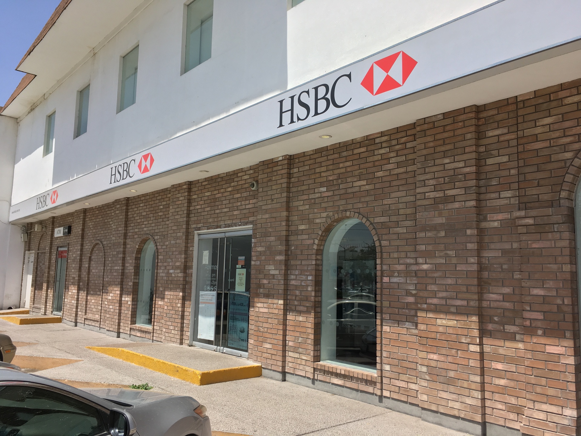 Reportan fallas en banca móvil y cajeros de HSBC