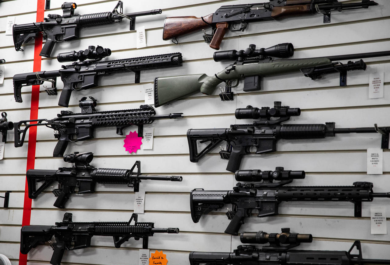 Revelan plan para tráfico de rifles a un mexicano