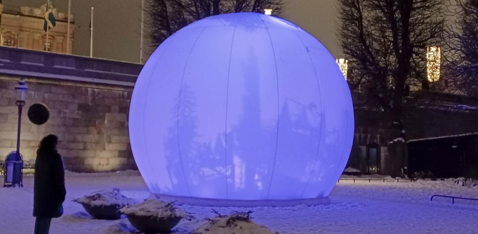 Los premios nobel inspiran a los artistas de la luz en las calles de Estocolmo