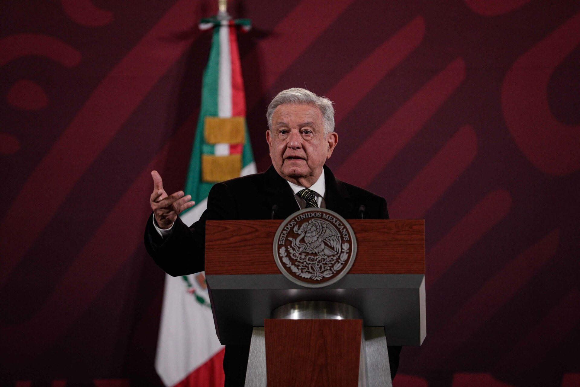 En su conferencia mañanera de este lunes 11 de diciembre en Palacio Nacional, López Obrador expresó: “Respeto a la familia, ya la señora estaba grande y no tengo más comentario”. (ARCHIVO)