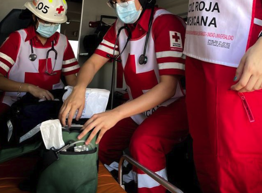 Una pareja llegó a la Cruz Roja en Mazatlán con un niño en brazos buscando atención médica. El pequeño no tenía signos vitales, pero sí mostraba claras huellas de violencia.