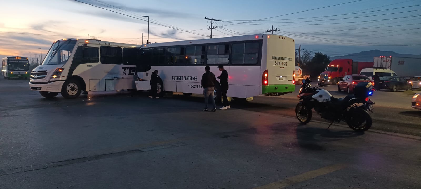 Camión de línea Ruta Sur Panteones se queda sin frenos y choca con ...