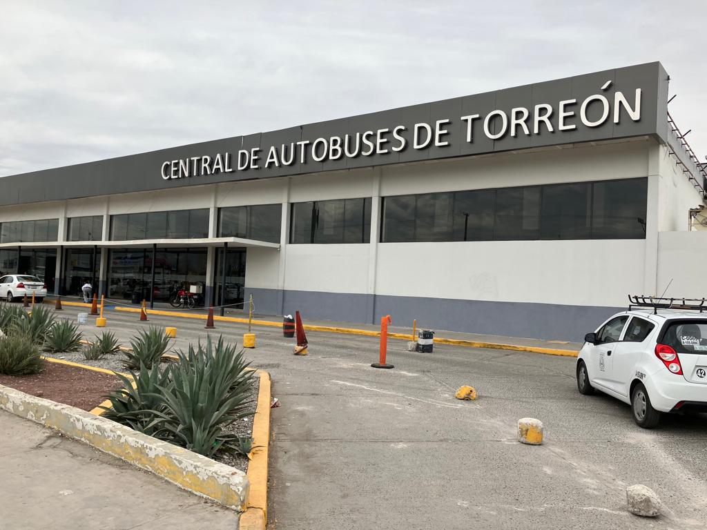 En las terminales de autobuses de pasajeros de los municipios de Torreón, Saltillo, Piedras Negras y Monclova, inspectores habilitados del Centro SICT Coahuila realizarán revisiones físico-mecánicas. (EL SIGLO DE TORREÓN)