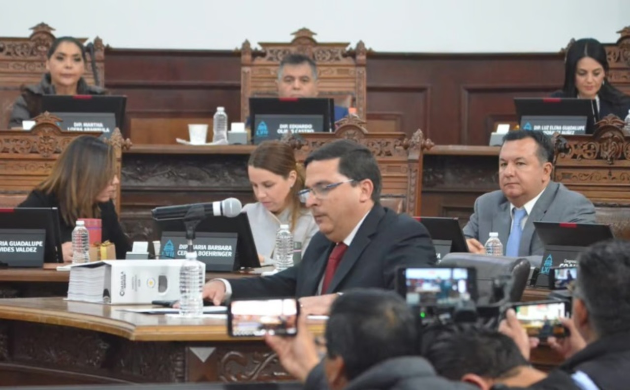 El secretario de Finanzas, José Antonio Gutiérrez Rodríguez, a nombre del gobernador Manolo Jiménez Salinas, presentó al Congreso del Estado el Paquete Fiscal 2024.