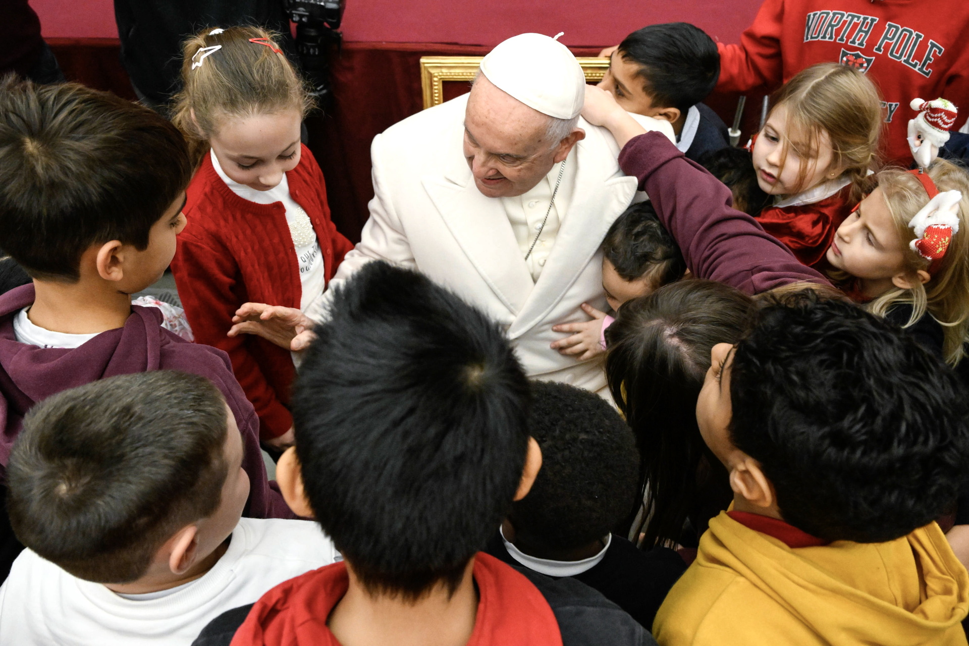Papa Francisco celebra su 87 cumpleaños con una fiesta y rodeado de niños