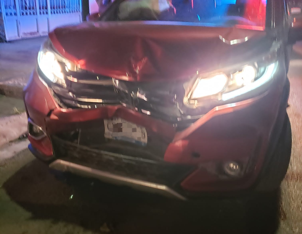 Joven pierde el control del volante y choca contra auto estacionado en ...
