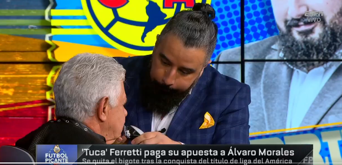 VIDEO: Así le quitó el bigote Álvaro Morales al 'Tuca' Ferreti en pleno programa en vivo 