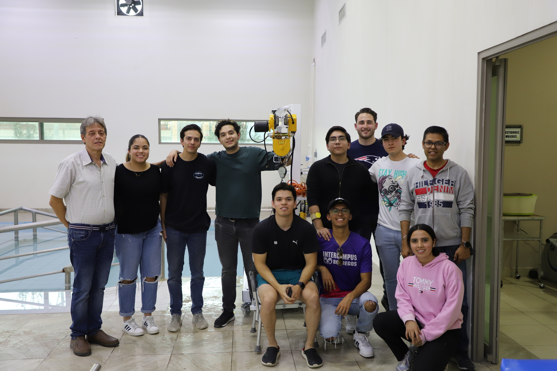 Alumnos del Tec de Monterrey campus Laguna diseñan, crean y donan grúa terapéutica