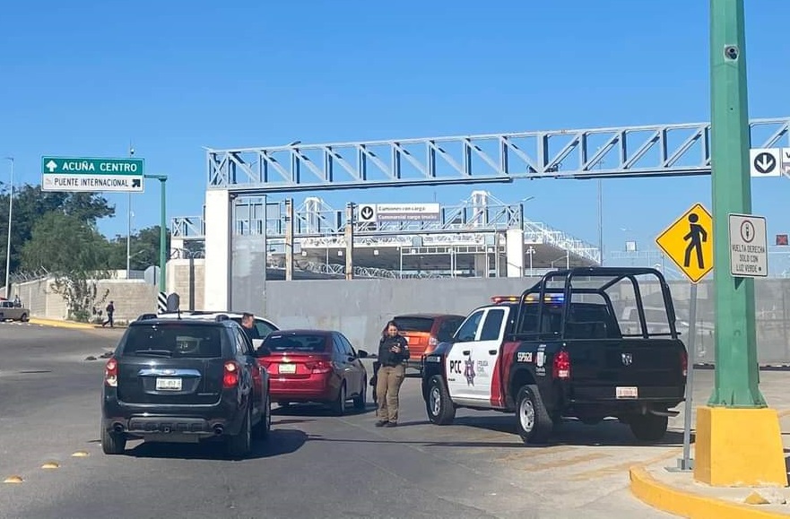 Se opera con un solo carril para vehículos particulares y han cerrado el cruce fronterizo de la Presa de la Amistad. (Foto: RENÉ ARELLANO / EL SIGLO COAHUILA)