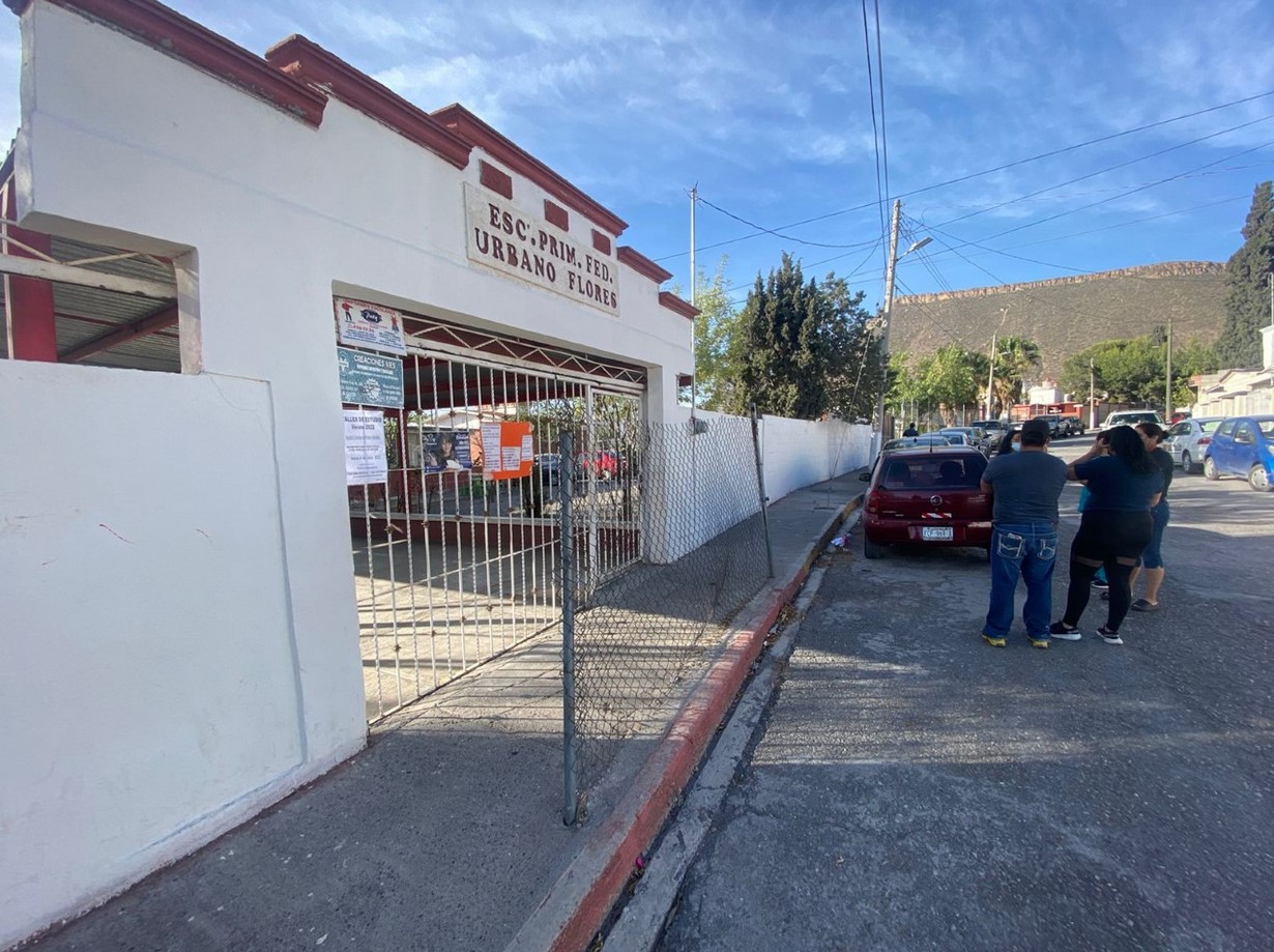 Pendiente, demanda civil contra directora de plantel Urbano Flores en Saltillo