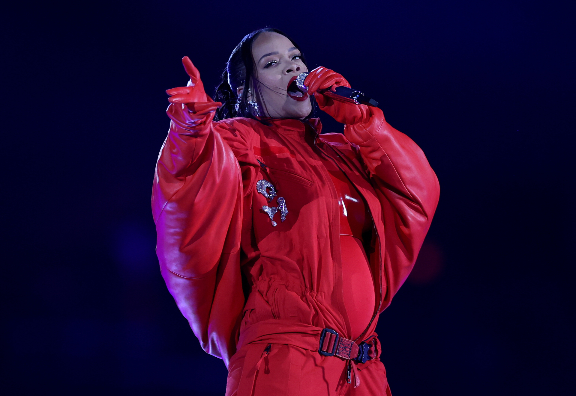 Rihanna no quería revelar su embarazo en el Super Bowl, pero esto pasó