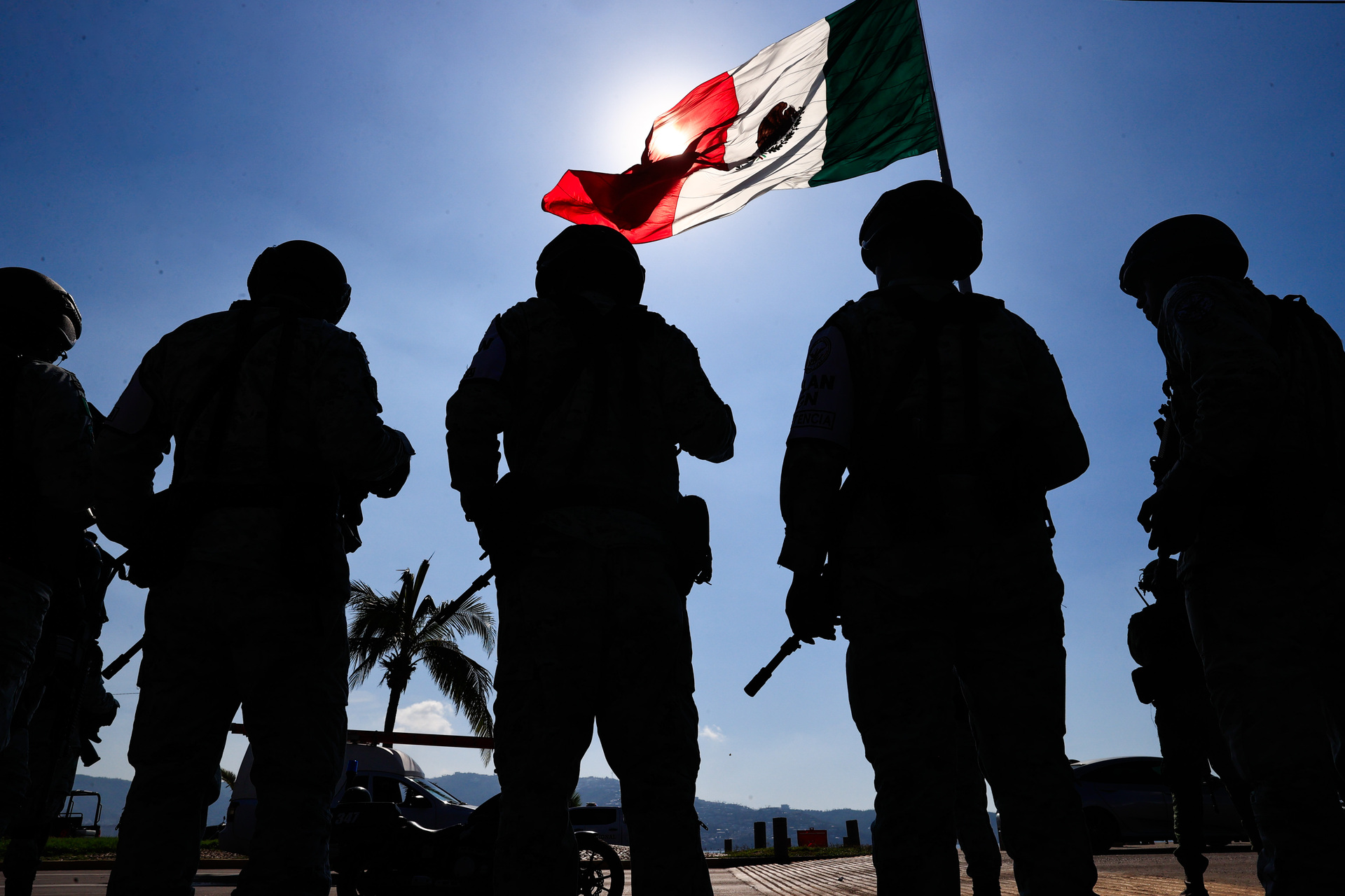 Militares comprarán y distribuirán medicina en México