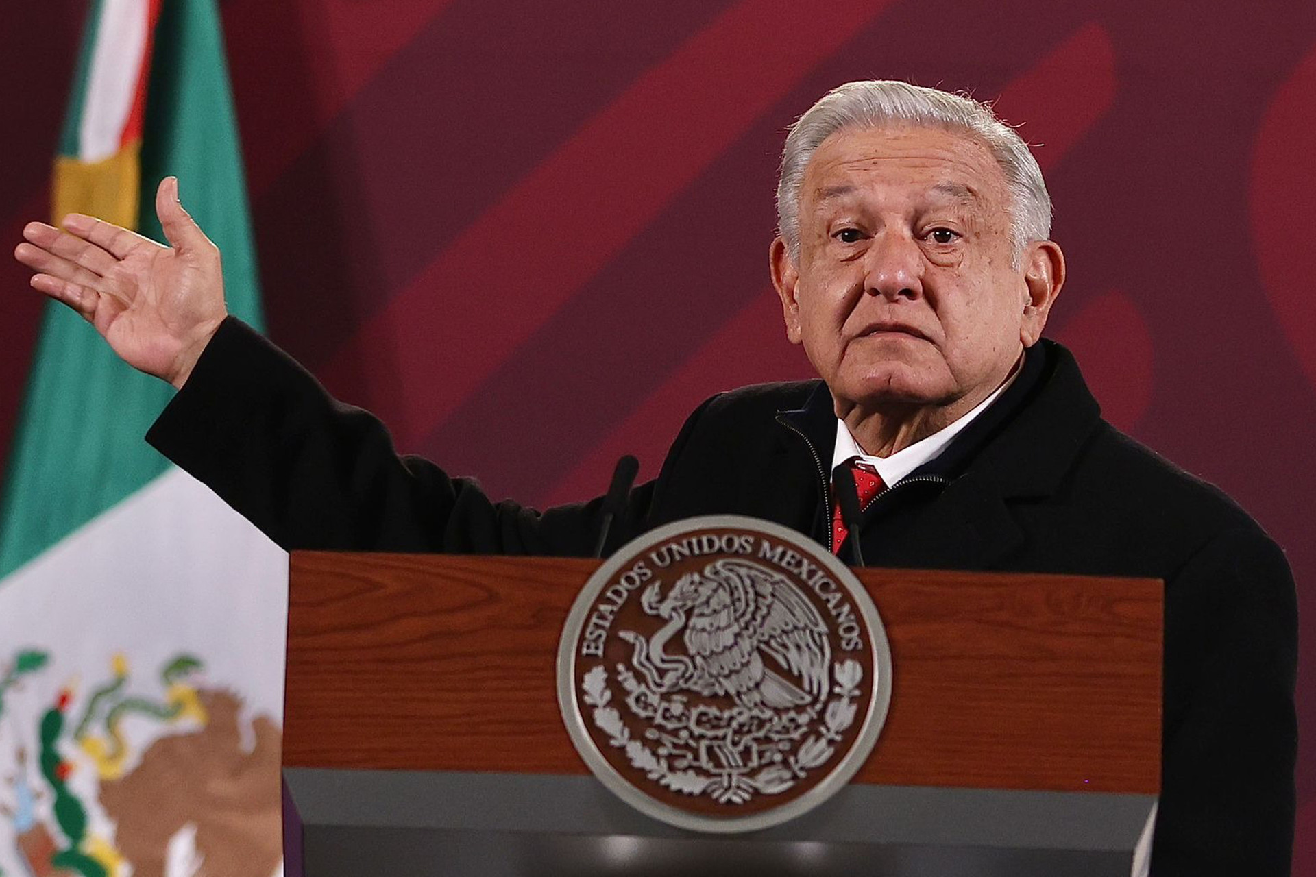 Al presentarse en la mañanera la Estrategia Nacional de Búsqueda Generalizada, López Obrador acusó que el conservadurismo es afín 'a la mentira' y 'a la falsedad'. (ARCHIVO)