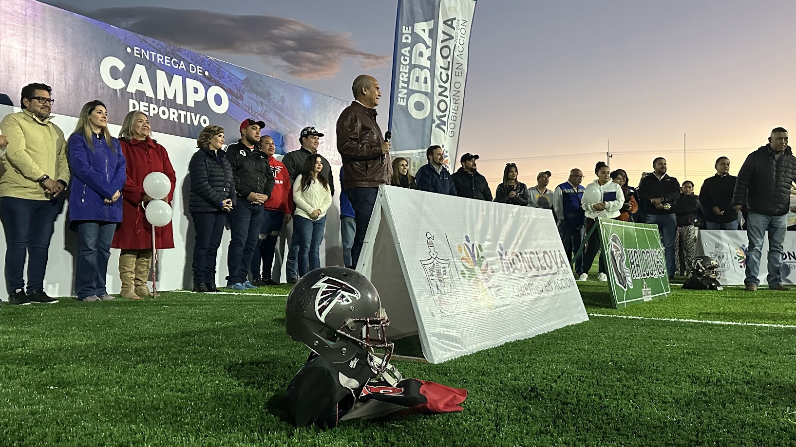 Alcalde de Monclova entrega otro campo deportivo