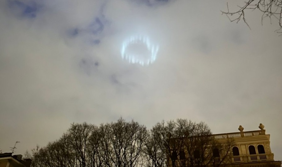 Aparece un misterioso anillo de luces en cielo ¿Qué es?