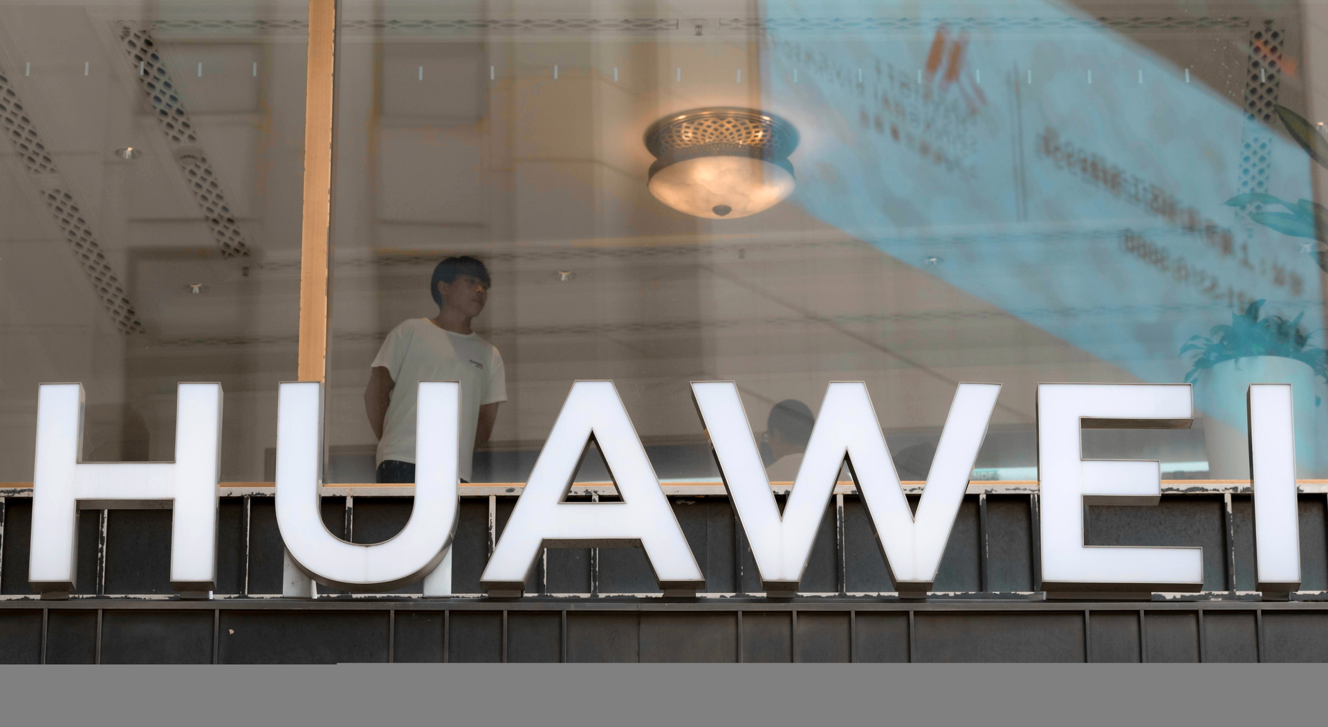 Huawei asegura haber 'superado la tormenta' pese sanciones de EUA