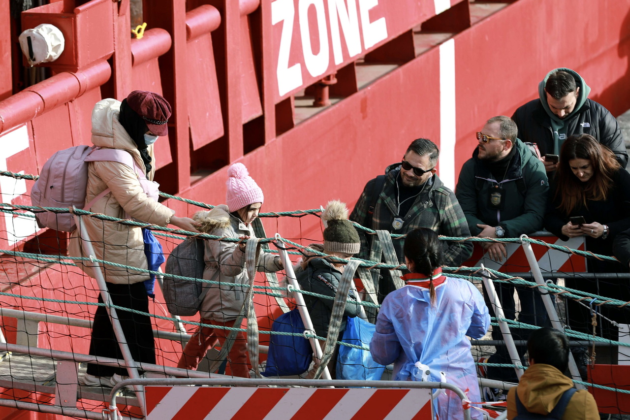Italia bloquea el barco humanitario Ocean Viking