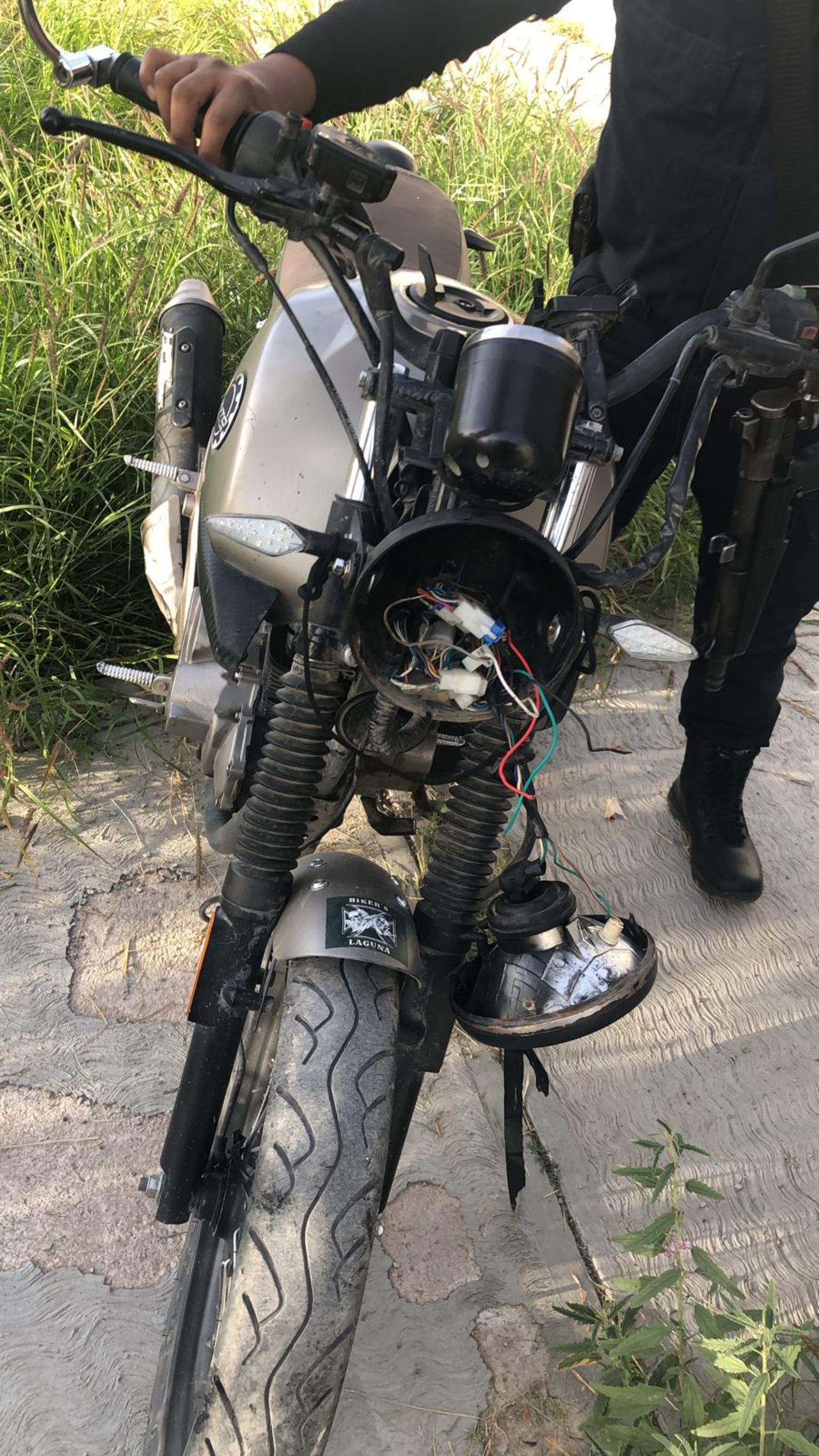 Aseguran moto robada y desmantelada en el fraccionamiento Nuevo Cuba