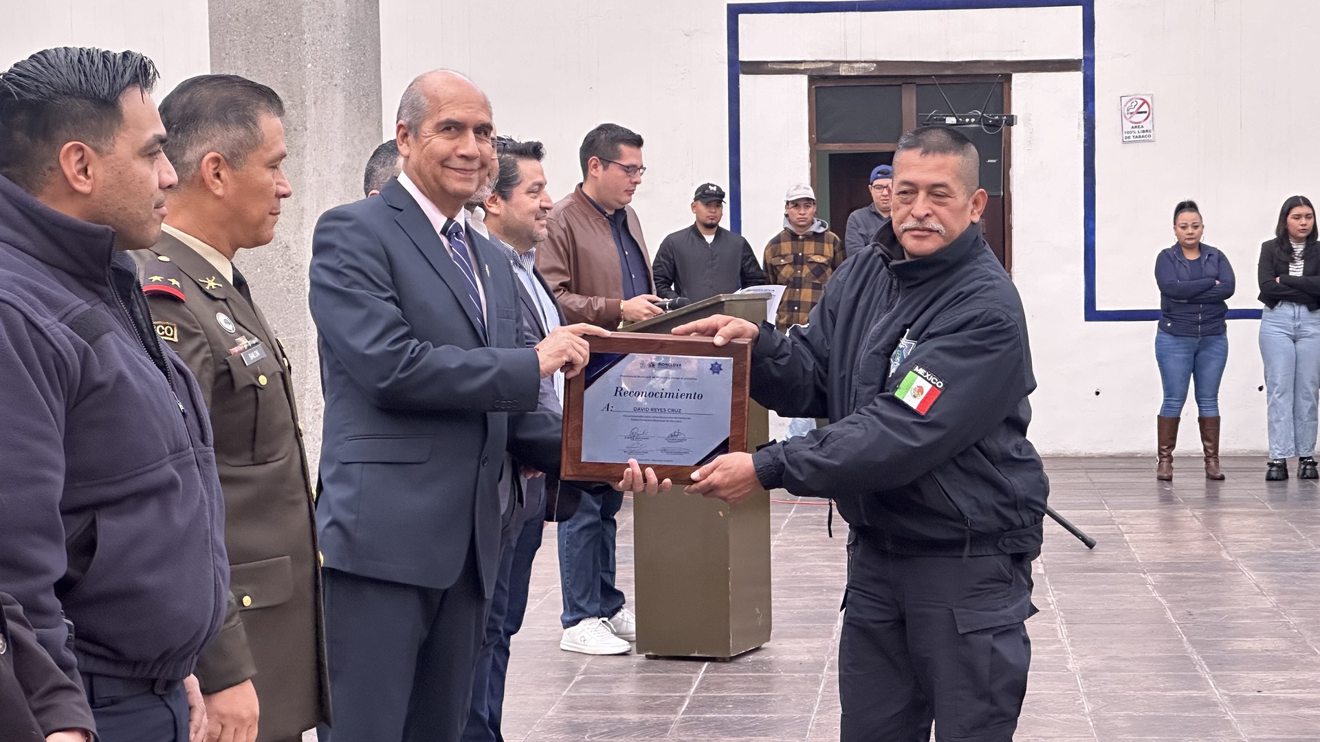 El presidente municipal de Monclova, Mario Dávila Delgado, encabezó la celebración del Día del Policía.