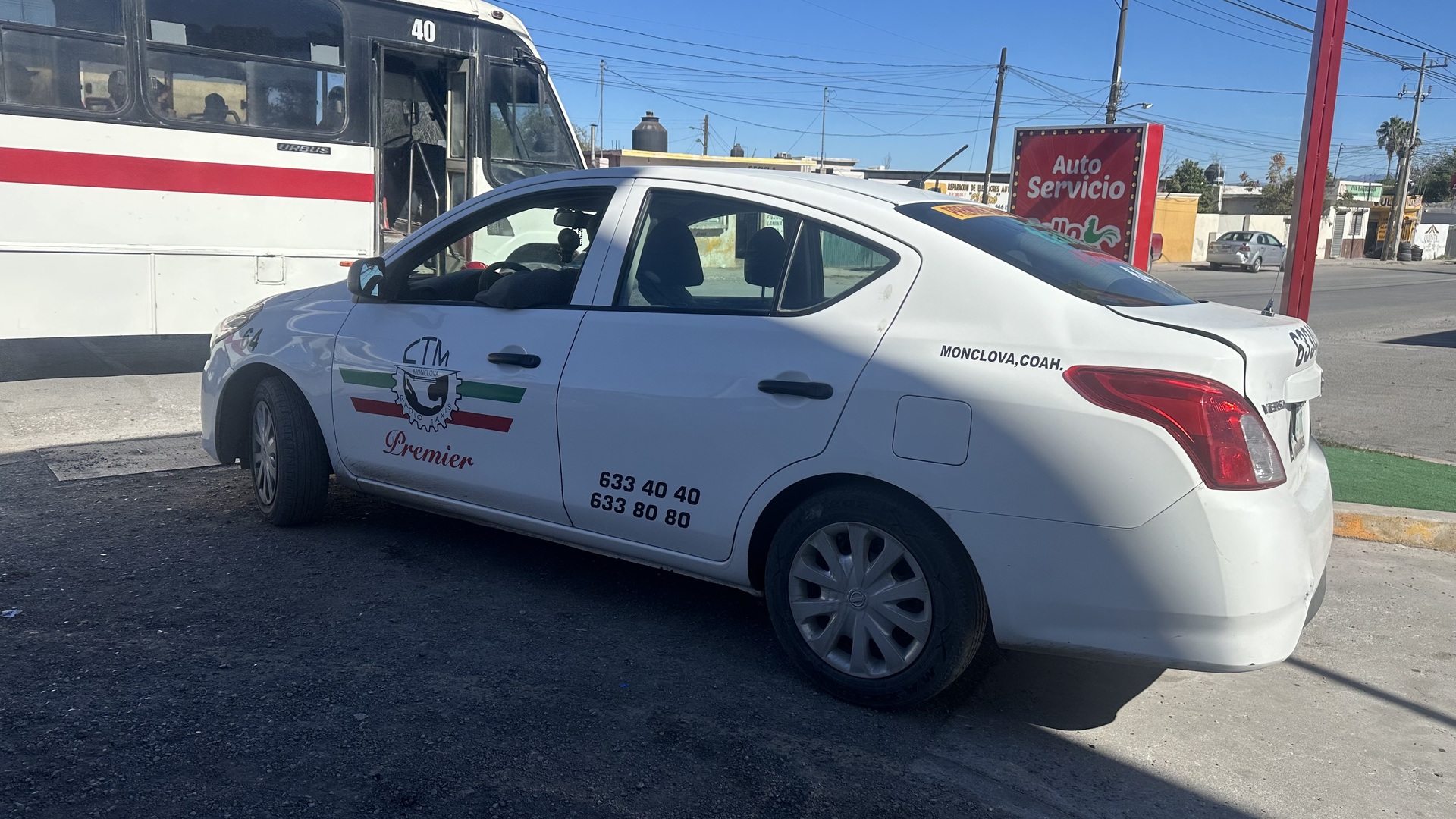 Taxistas en Monclova analizan aumento de tarifas ante alza en insumos