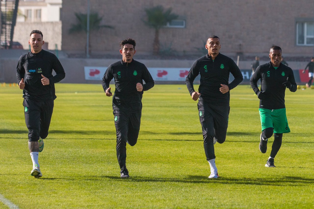 Los Guerreros entrenaron por la mañana en el TSM y en la tarde volaron a Guadalajara; Vladimir Loroña hizo el viaje.