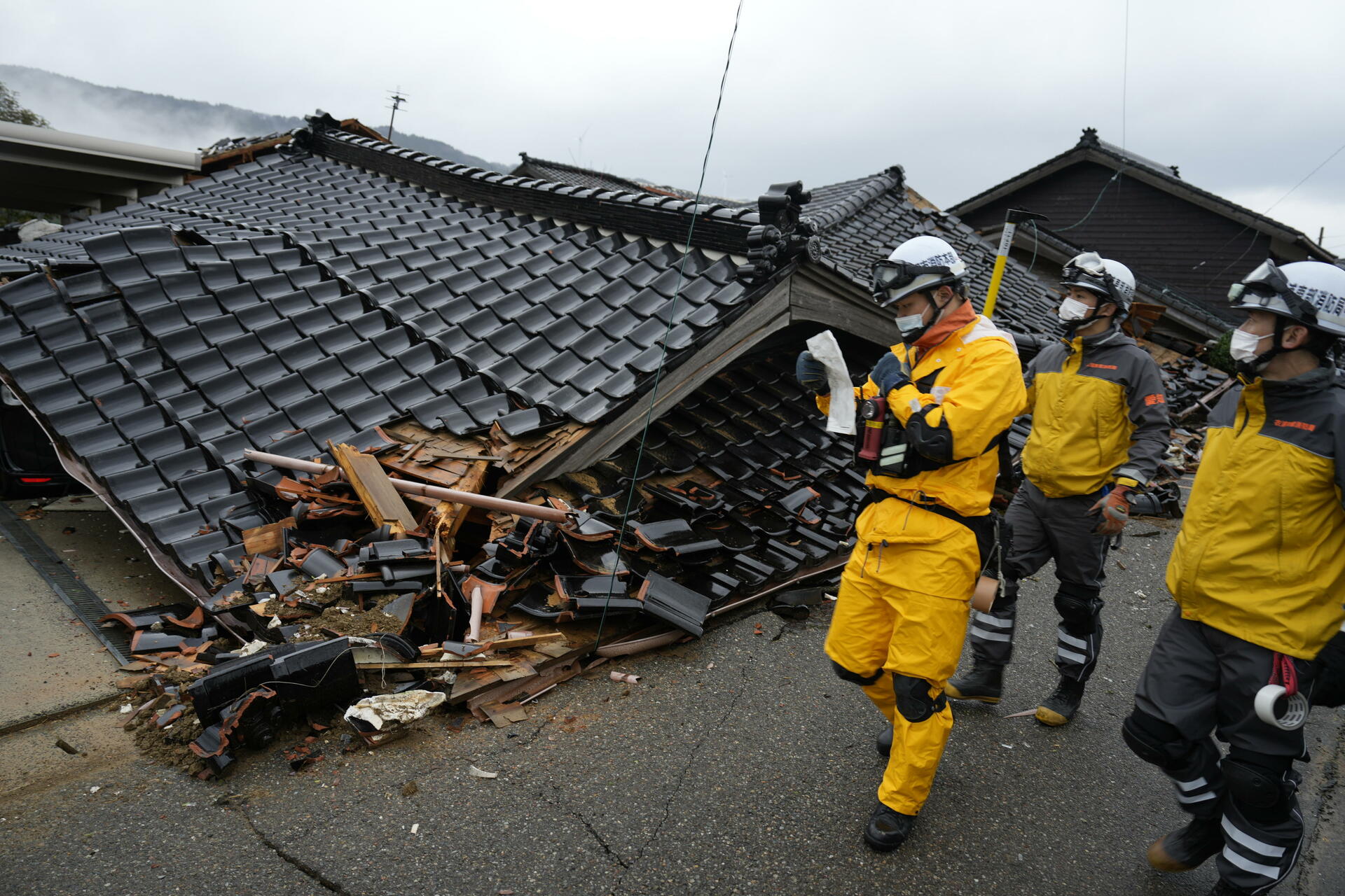 Suben a 73 los muertos tras el terremoto que sacudió Japón