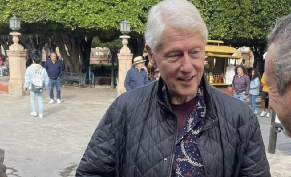 Captan a Bill Clinton en la plaza principal de San Miguel de Allende