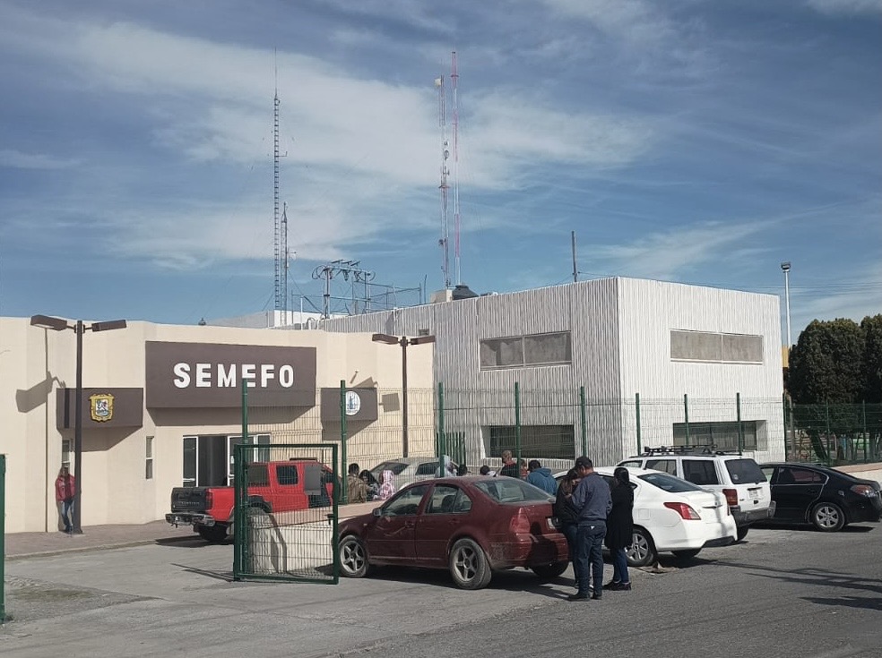 Trasladan nueve cuerpos a panteón La Paz en Saltillo mientras los reclaman sus familiares