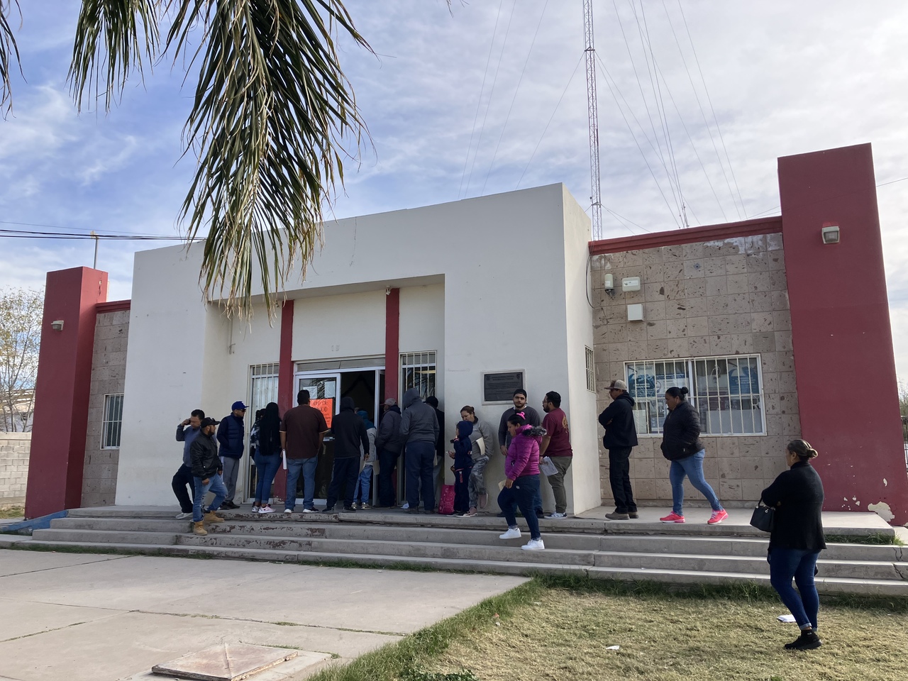 Torreonenses prefieren pagar licencias y refrendos en Matamoros; aseguran que es más rápido