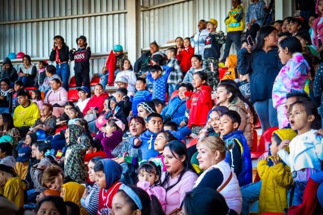 Niños disfrutan de festival por día de Reyes en San Pedro