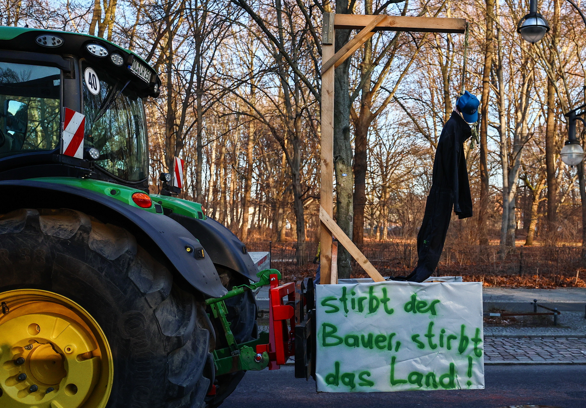 Miles de agricultores salen a protestar contra el Gobierno alemán por recortes en subsidios 