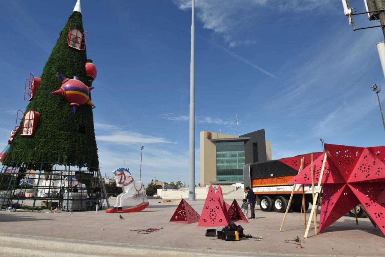 Retiran decoración navideña de Torreón
