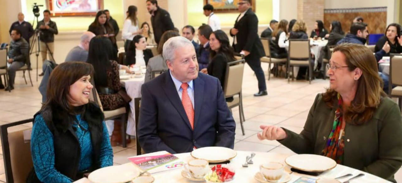 Rinde Beatriz Dávila informe de resultados