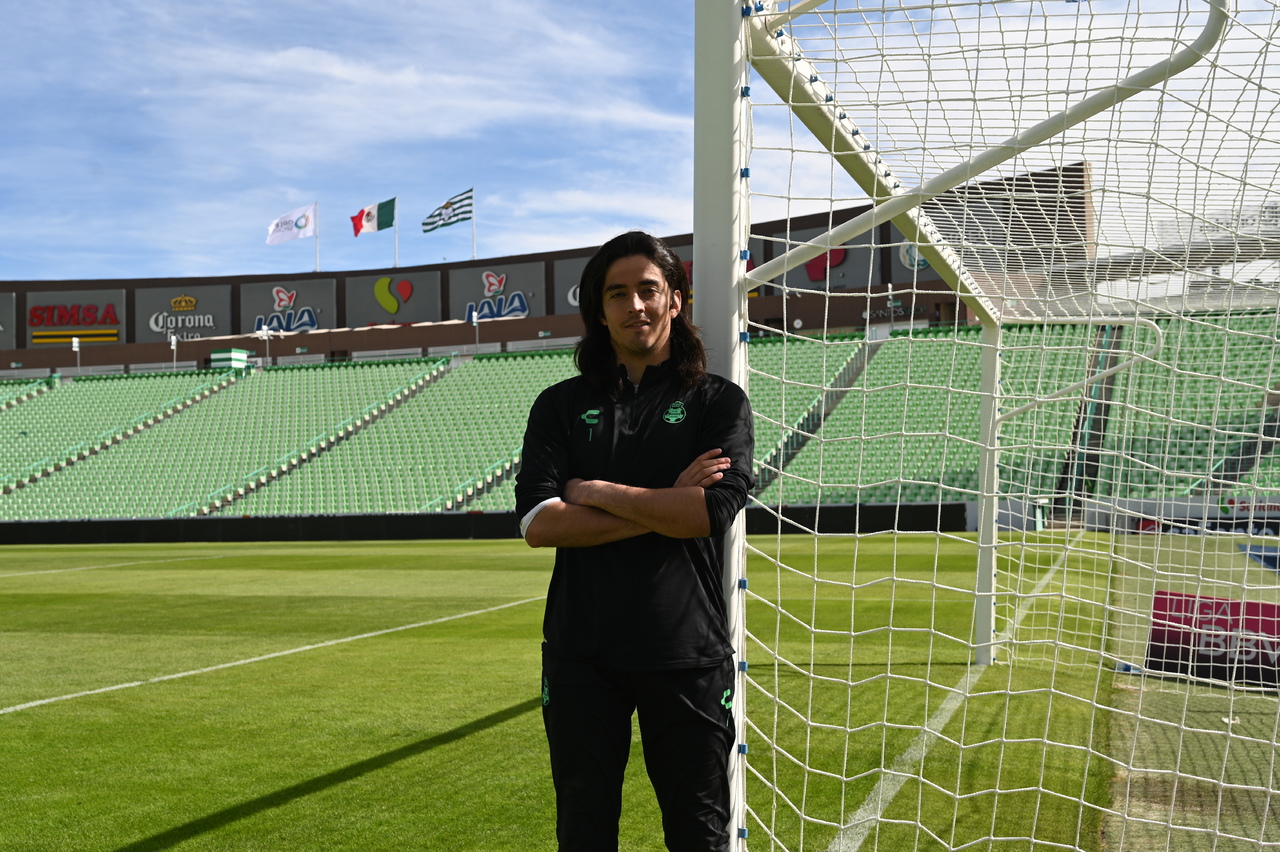 El guardameta de los Guerreros, habló en exclusiva con El Siglo, de cara al inicio de un nuevo torneo en el que intentará trascender. (VERÓNICA RIVERA / EL SIGLO DE TORREÓN)