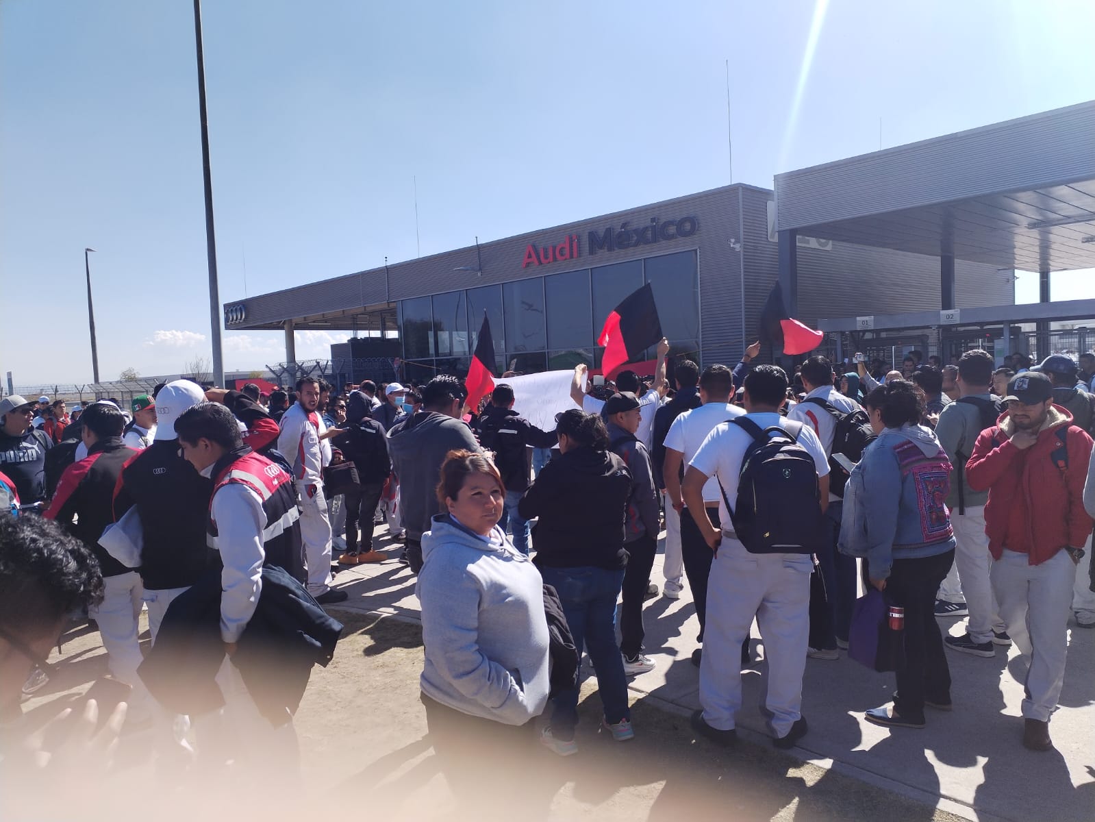 Estalla huelga en planta automotriz de Audi en Puebla