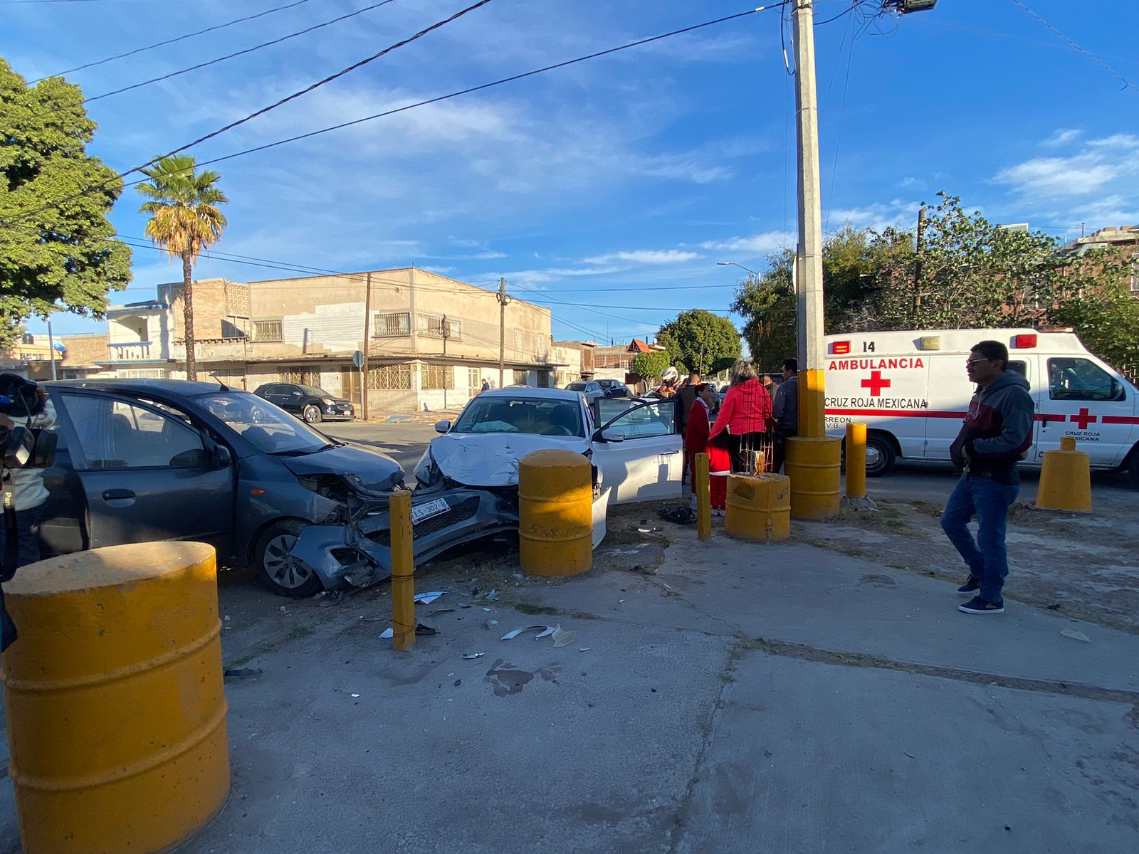 Un choque en Torreón dejó cuantiosos daños materiales.