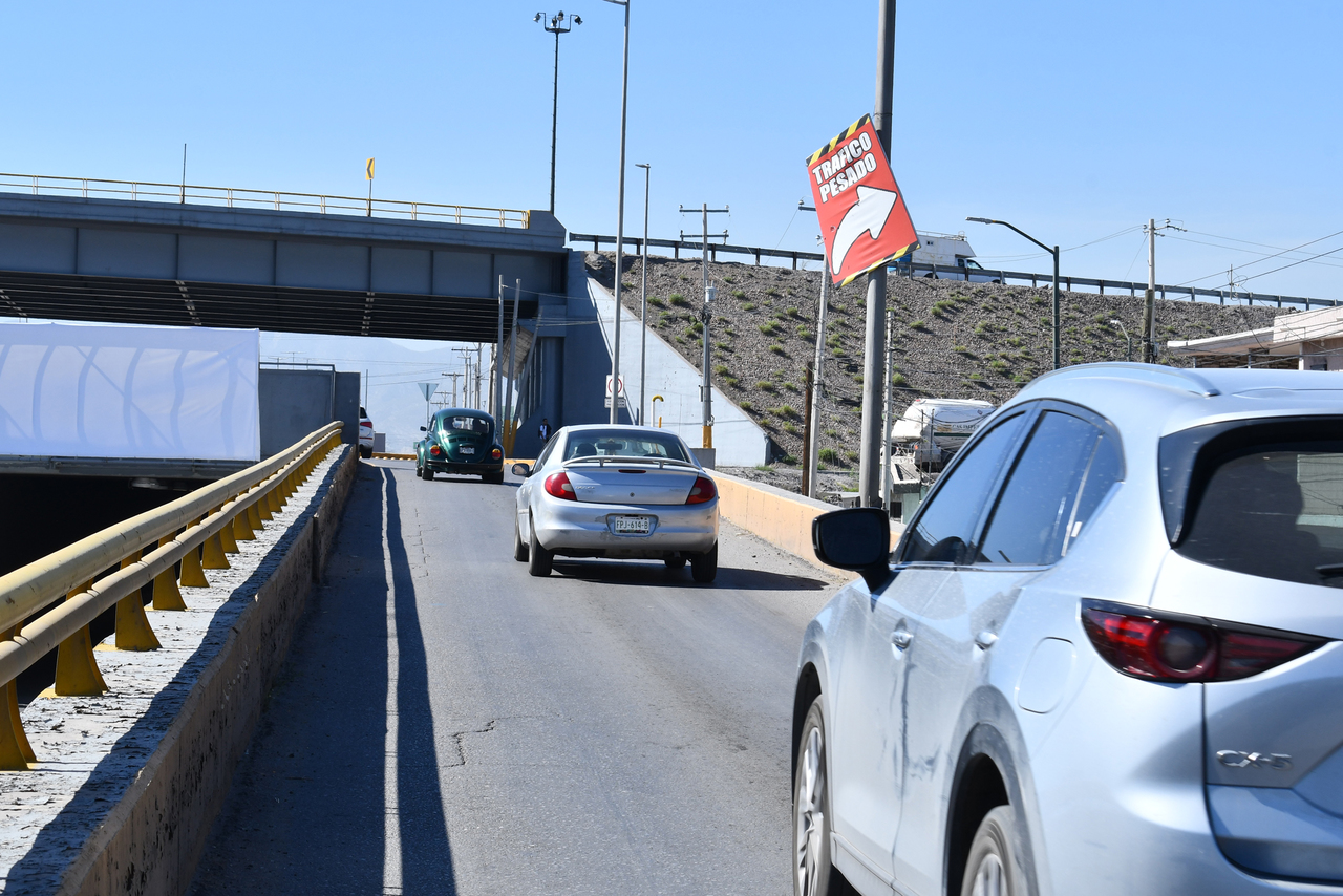 El director de Obras Públicas en Torreón, Juan Adolfo Von Bertrab, declaró que desde que se proyectó esta obra no fue como un paso de alta velocidad, sino un paso continuo. (EL SIGLO DE TORREÓN)