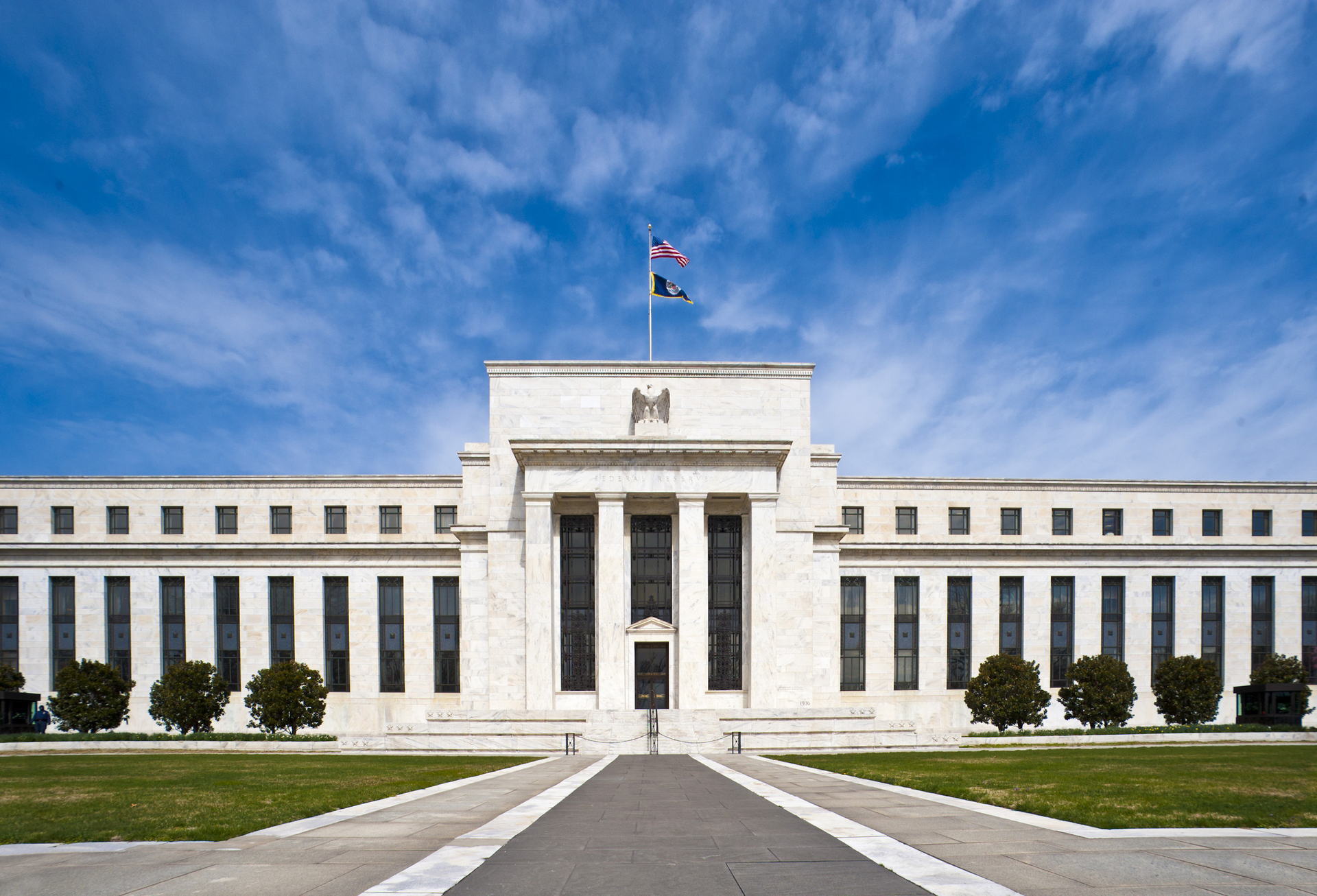Reserva Federal inicia reunión en la que podría dibujar un calendario de bajadas en tasas de interés