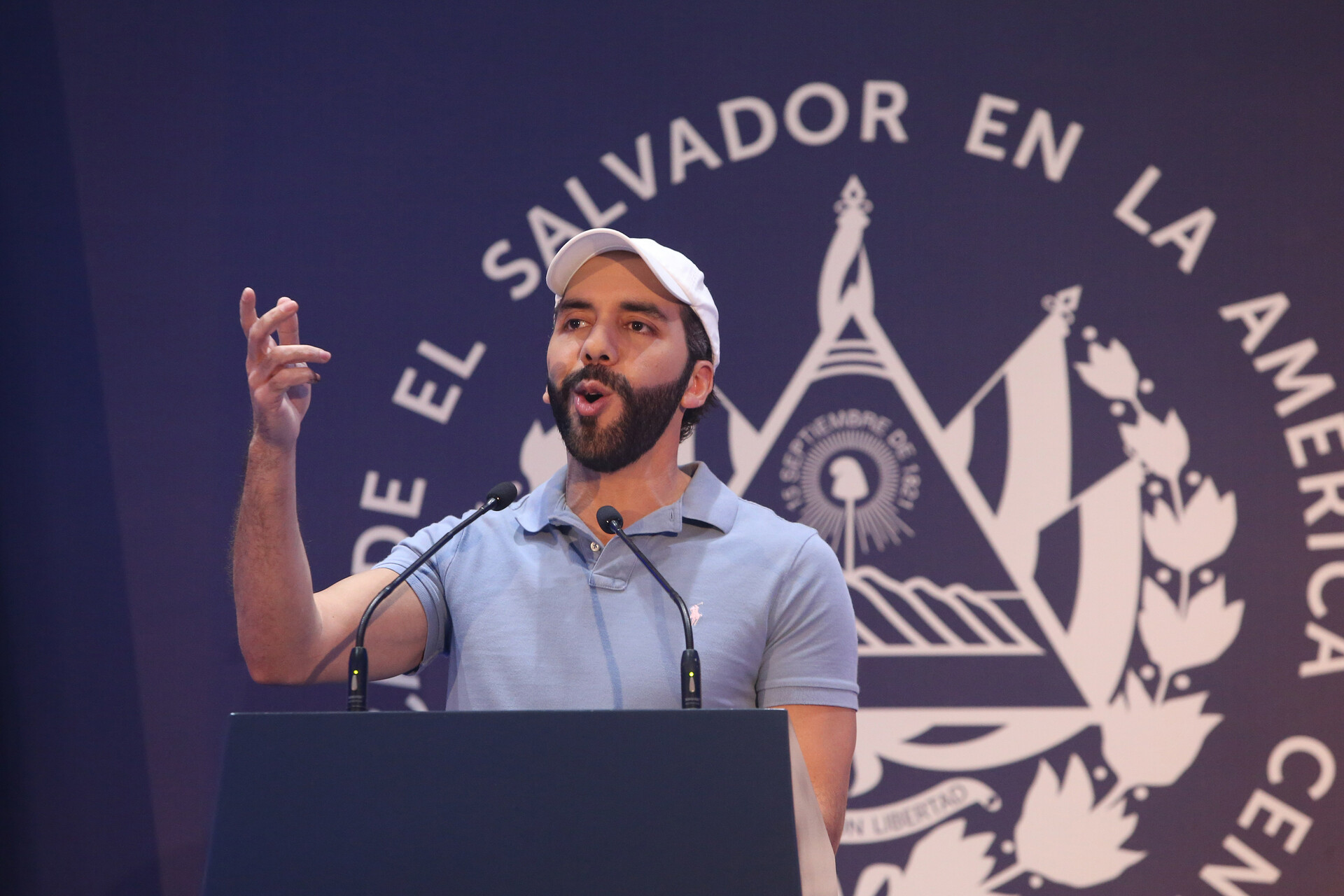 Bukele se autoproclama ganador de elecciones en El Salvador