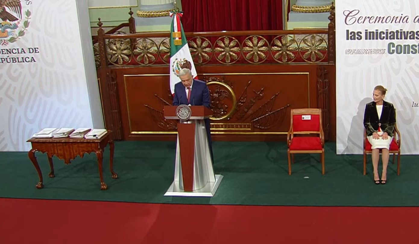 AMLO presenta paquete de iniciativas de reformas a la Constitución