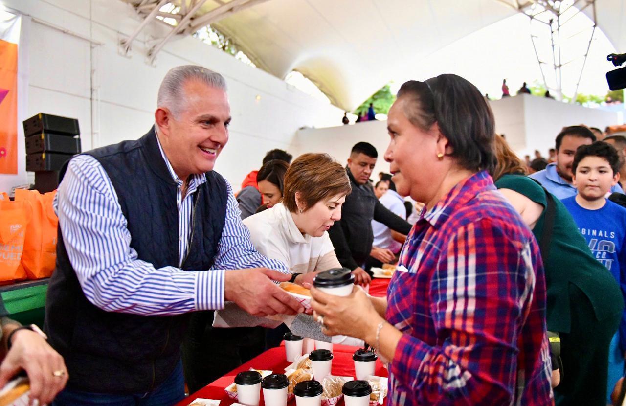 Celebran el día de la Candelaria y reparten 10 mil tamales en el bosque Urbano de Torreón