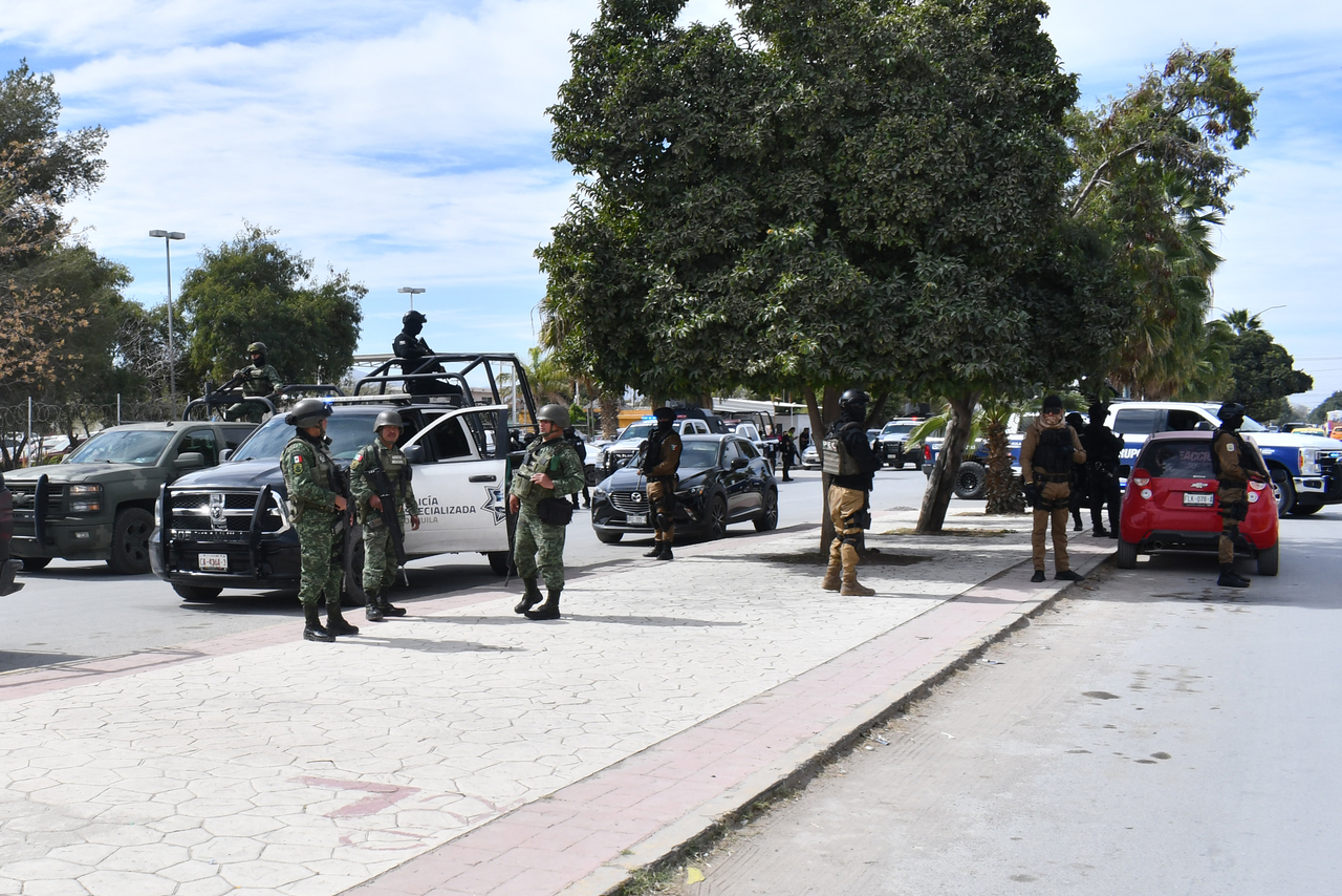 El funcionario fue asegurado a las 11:00 horas en los patios del Mando Especial de La Laguna, en la ciudad de Torreón. (EL SIGLO DE TORREÓN)