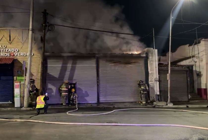 Comercio termina en pérdida total tras ser consumido por las llamas en Saltillo