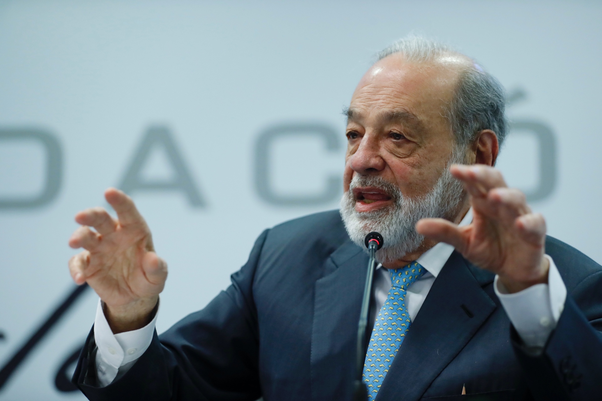 Carlos Slim declara que Telmex 'ya no es negocio'