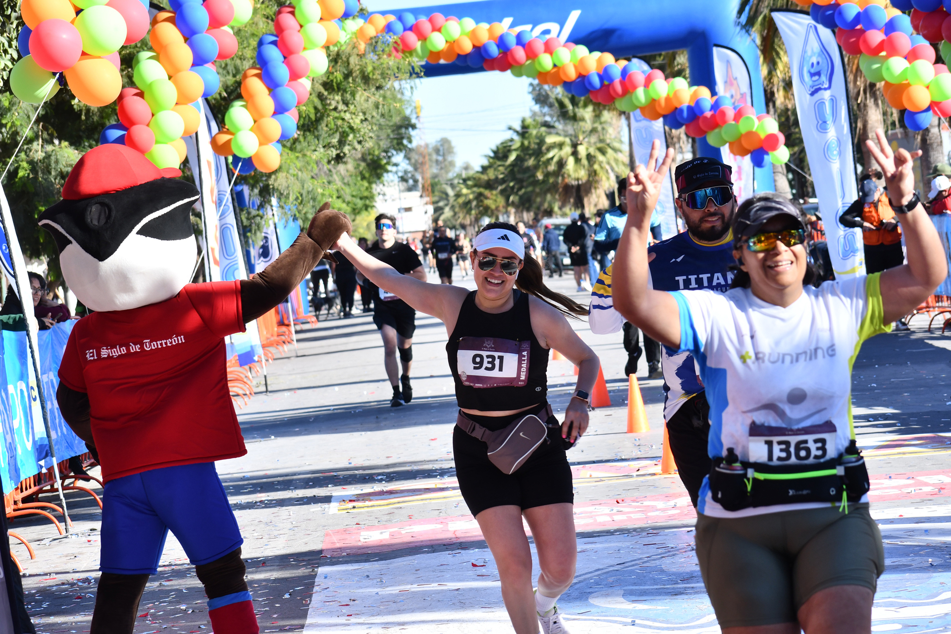 Disfrutan laguneros la gran carrera de El Siglo 