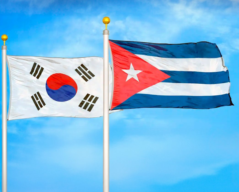 Banderas de Cuba y Corea del Sur. (X)
